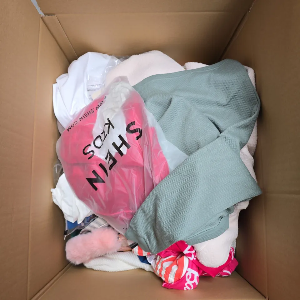 BOX OF APPROXIMATELY 25 ASSORTED KIDS CLOTHING ITEMS TO INCLUDE - TOP , SHORTS , T-SHIRT ETC