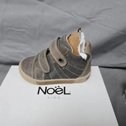 NOEL KIDS MINI RILLY ANTHRACITE VELCRO TRAINERS – EU 21