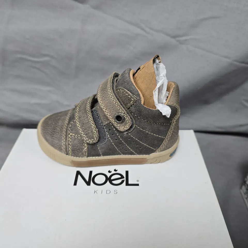 NOEL KIDS MINI RILLY ANTHRACITE VELCRO TRAINERS – EU 21