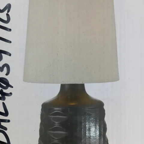 DALLAS CERAMIC TABLE LAMP