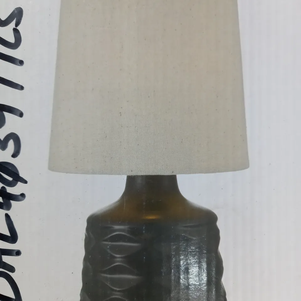 DALLAS CERAMIC TABLE LAMP