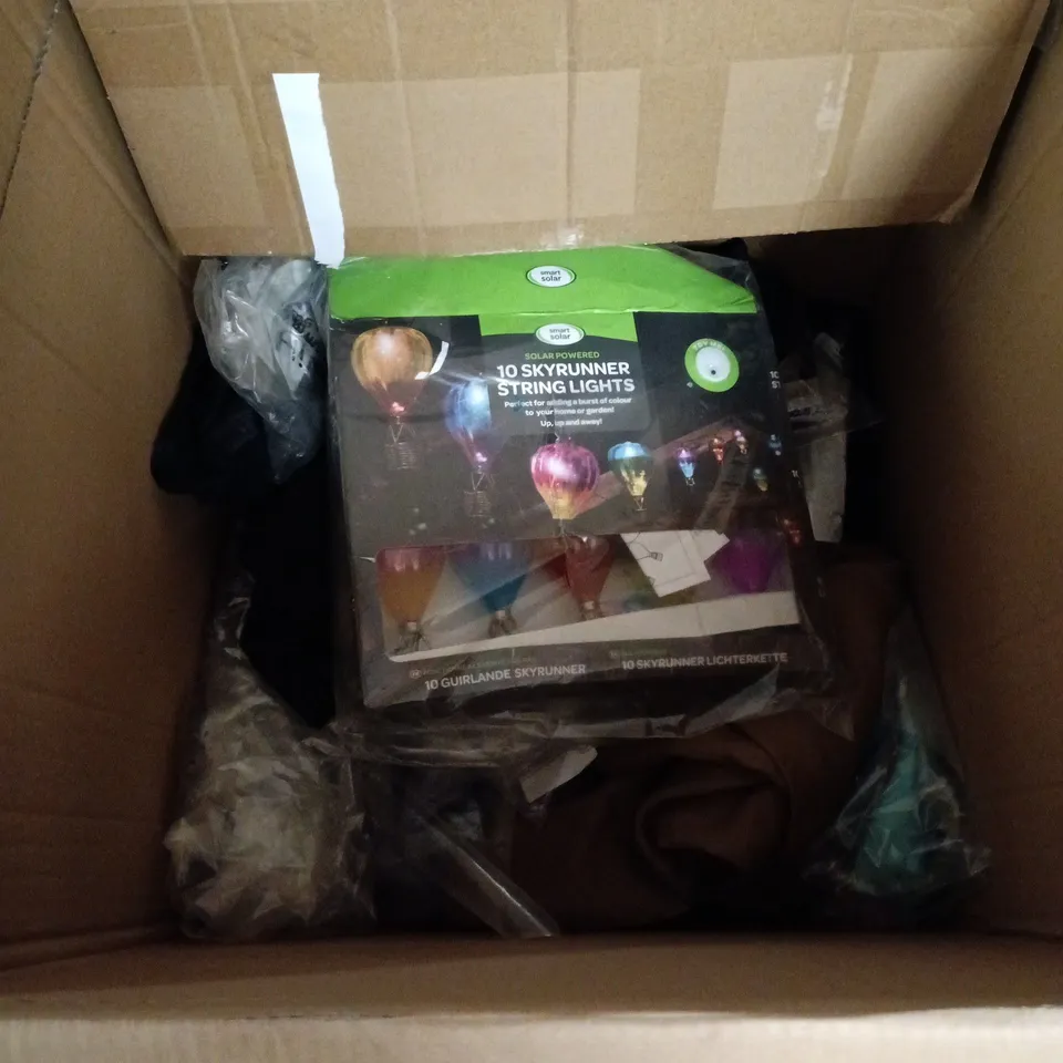 BOX OF APPROXIMATELY 15 ASSORTED ITEMS TO INCLUDE SLOGGI UNDERWEAR, SMART SOLAR SKYRUNNER STRING LIGHTS ETC
