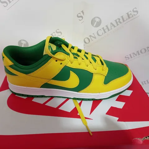 BOXED PAIR OF NIKE DUNK LOW RETRO BTTYS IN APPLE GREEN/ YELLOW STRIKE SIZE 9.5