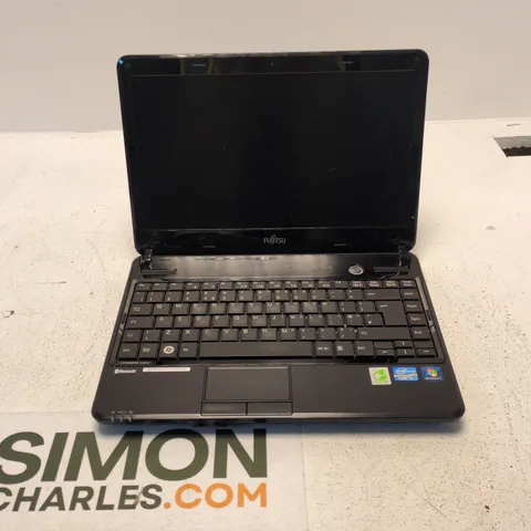 FUJITSU LIFEBOOK SH531 LAPTOP – UK KEYBOARD, I3-2350M, 4GB RAM, BLACK (CAMERA UNTESTED)