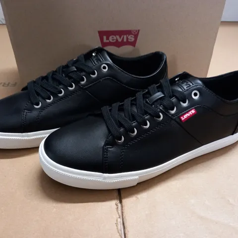 BOXED BRAND NEW LEVIS WOODWARD TRAINERS IN BLACK - UK 9