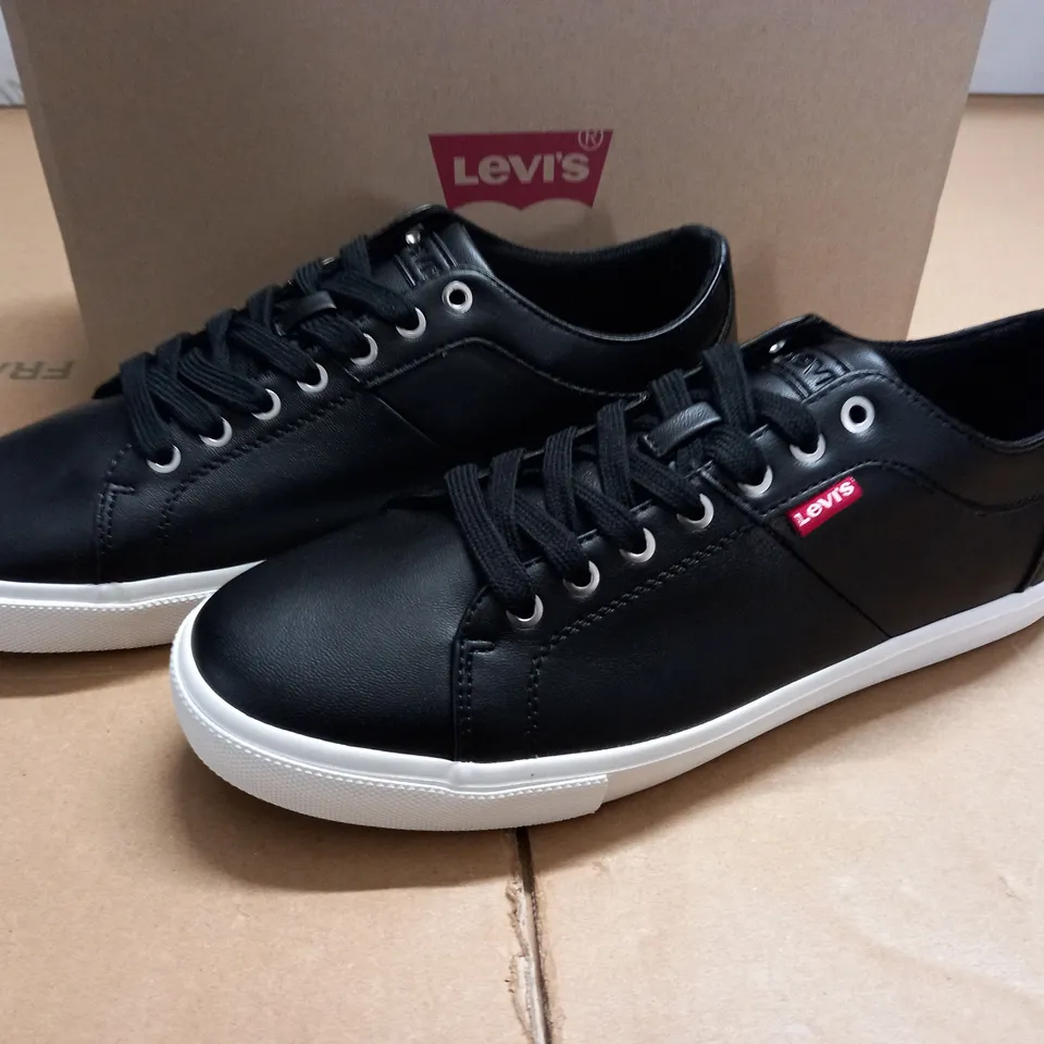 BOXED BRAND NEW LEVIS WOODWARD TRAINERS IN BLACK - UK 9