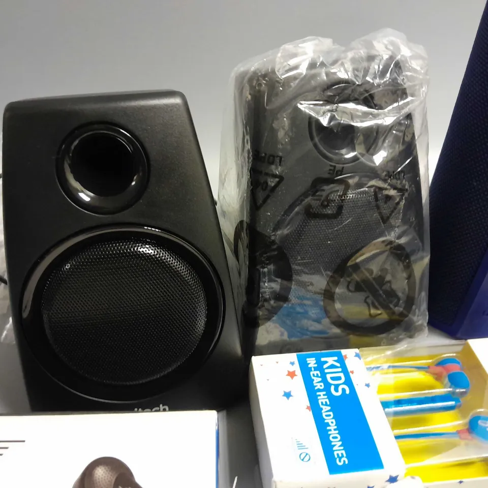 LOT OF 9 ASSORTED AUDIO ITEMS TO INCLUDE LOGITECH COMPUTER SPEAKERS, BOSE SPORTS EARPHONES AND PHILIPS ACTION FIT EARPHONES