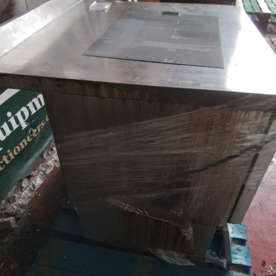 COMMERCIAL STAINLESS REFRIGERATED FOOD PREP COUNTER 