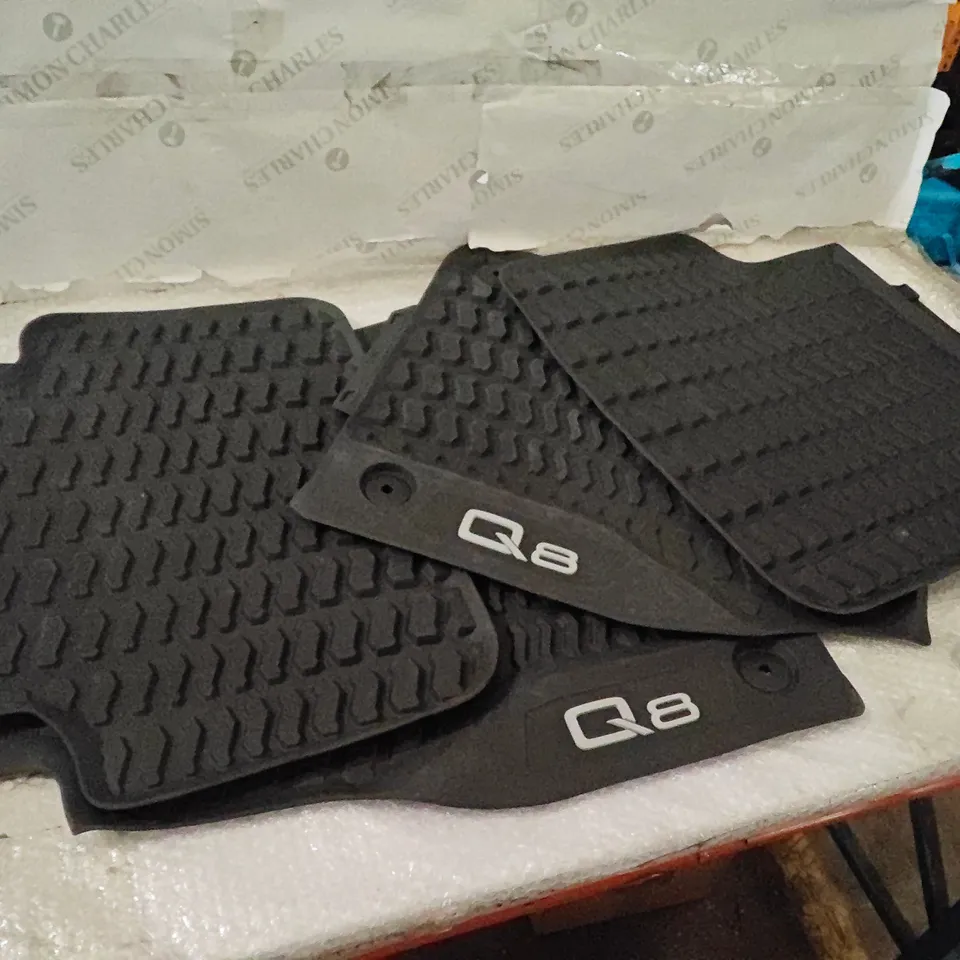 SET OF Q8 CAR MATS IN BLACK