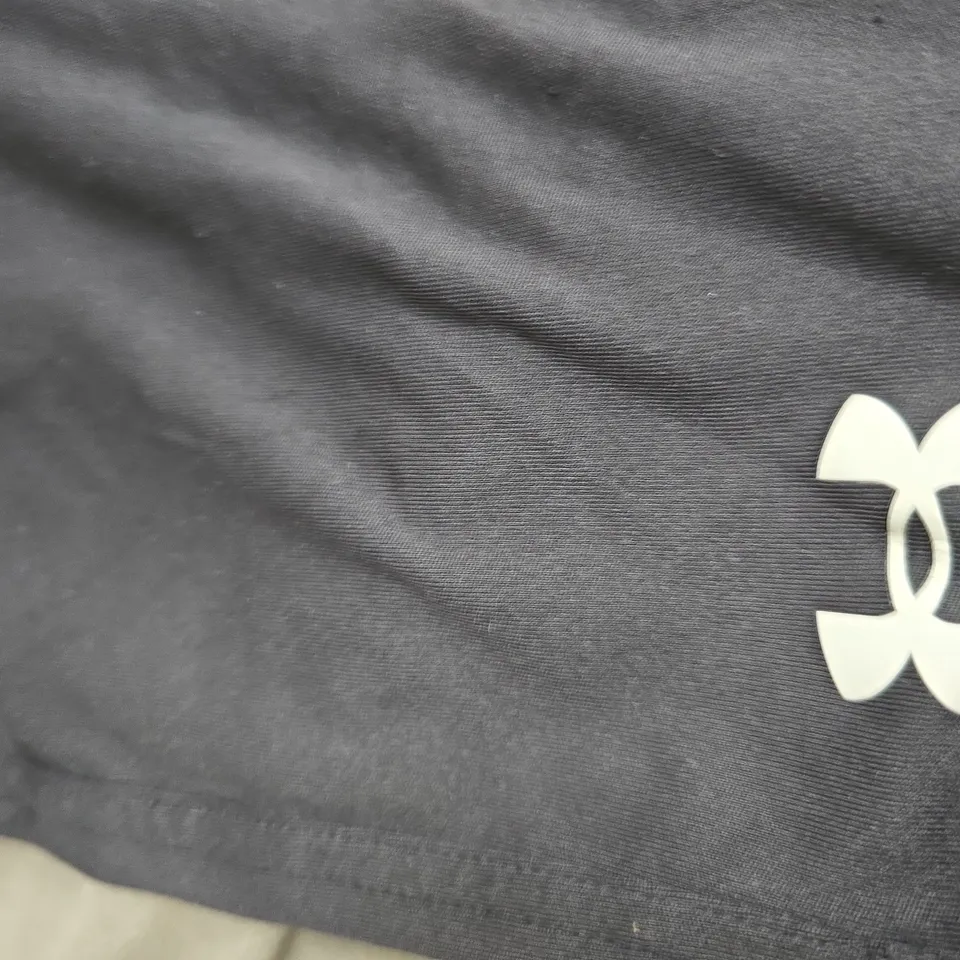 UNDER ARMOUR BLACK ATHLETIC SHORTS – SIZE UNSPECIFIED 