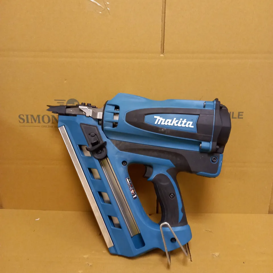 MAKITA CORDLESS CLIPPED HEAD FRAMING NAILER