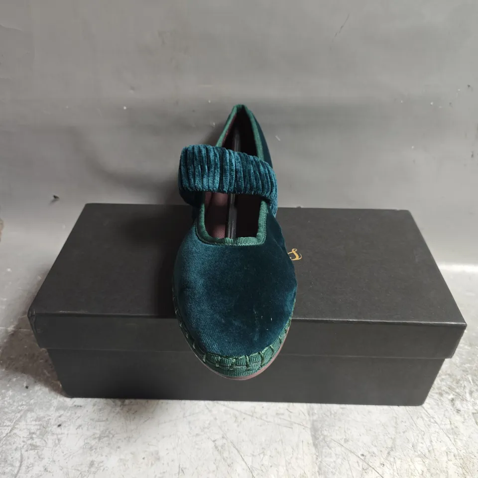 BOXED PAIR OF FLABELUS LEONOR SHOES IN GREEN - SIZE 38