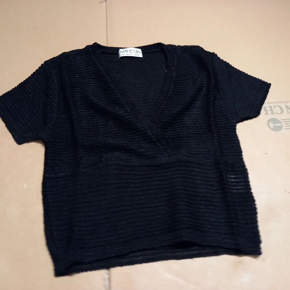 LARGE QUANTITY OF BLACK V-NECK TOPS - SIZE UNSPECIFIED