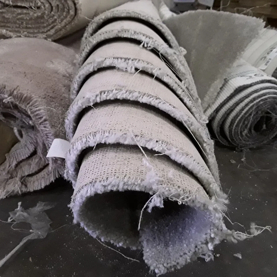 ROLL OF QUALITY GREY CARPET