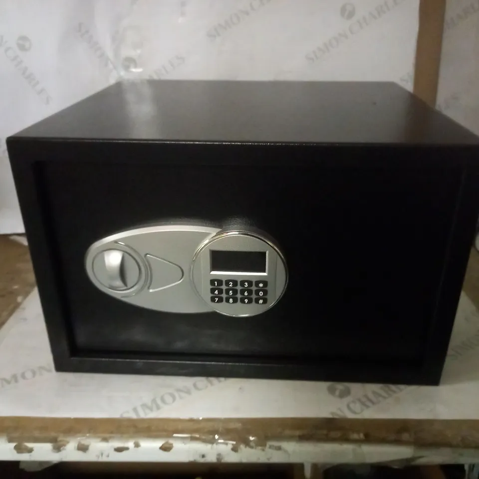 AMAZON BASICS SECURITY SAFE 34 L - BLACK