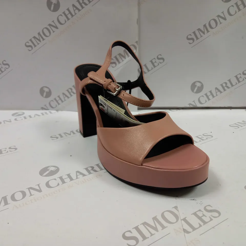 PAIR OF ZARA BLOCK HEEL SANDALS UK SIZE 6