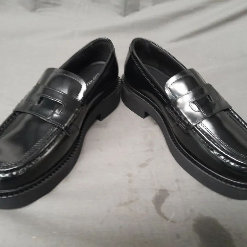 BOXED PAIR OF SHOES & OTHER STORIES LOAFERS IN BLACK EU SIZE 39