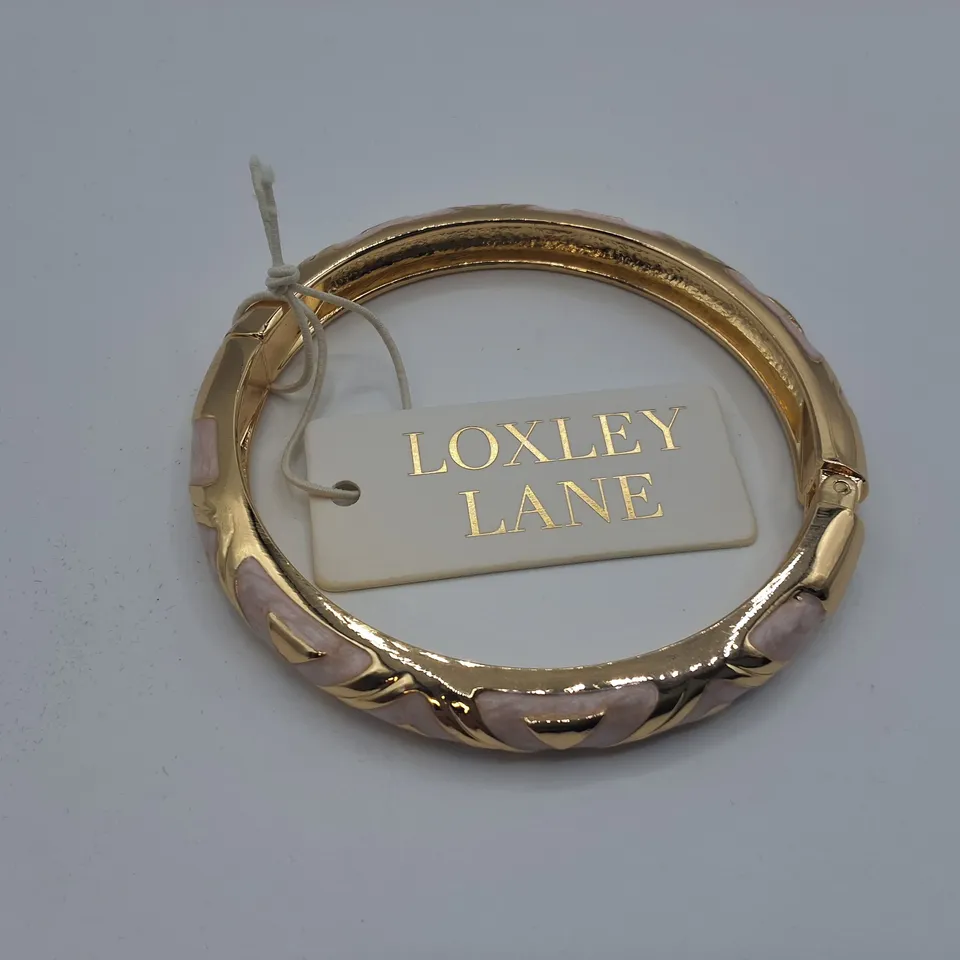 LOXLEY LANE GOLD TONE BRACELET WITH SPRING OPENING
