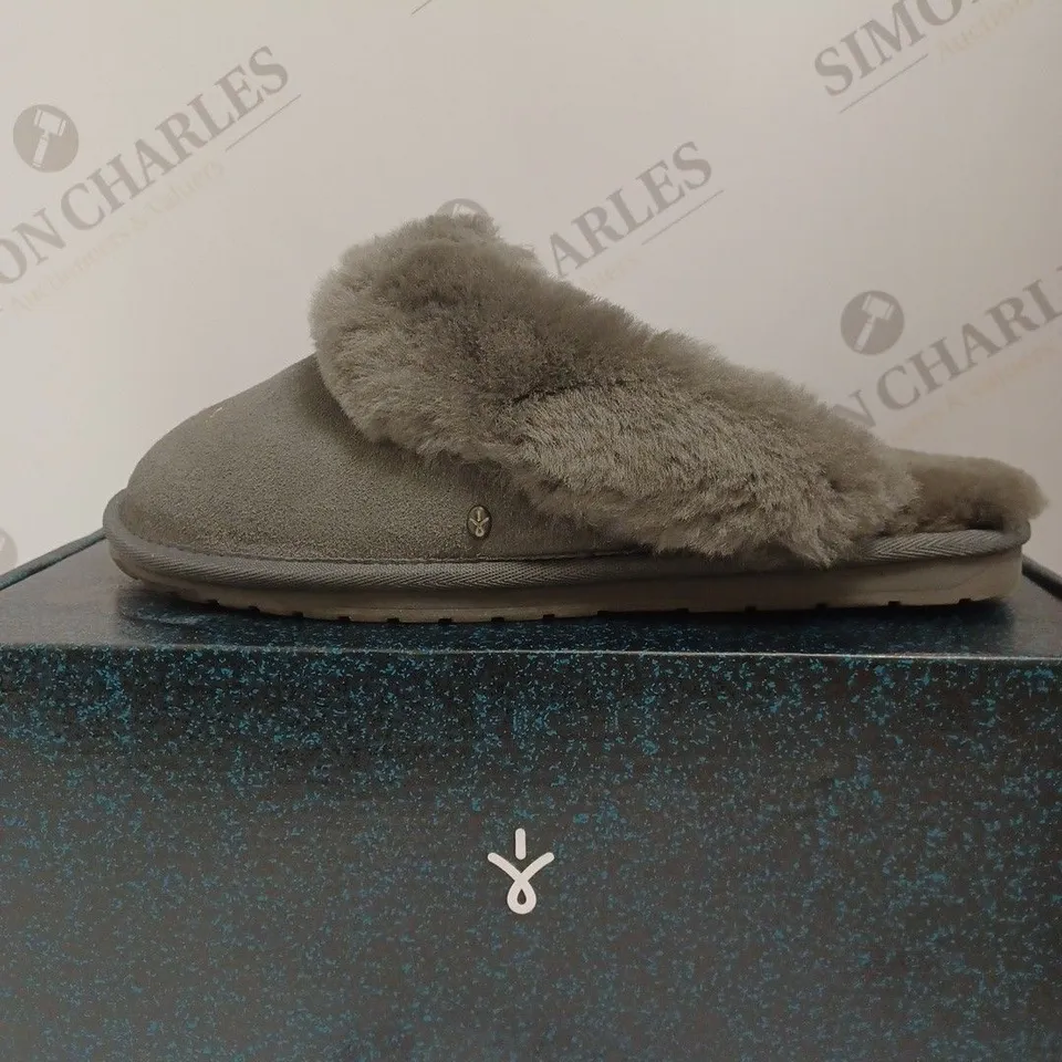 BOXED EMU NEST JOLIE SHEEPSKIN SLIPPERS, CHARCOAL - SIZE 8