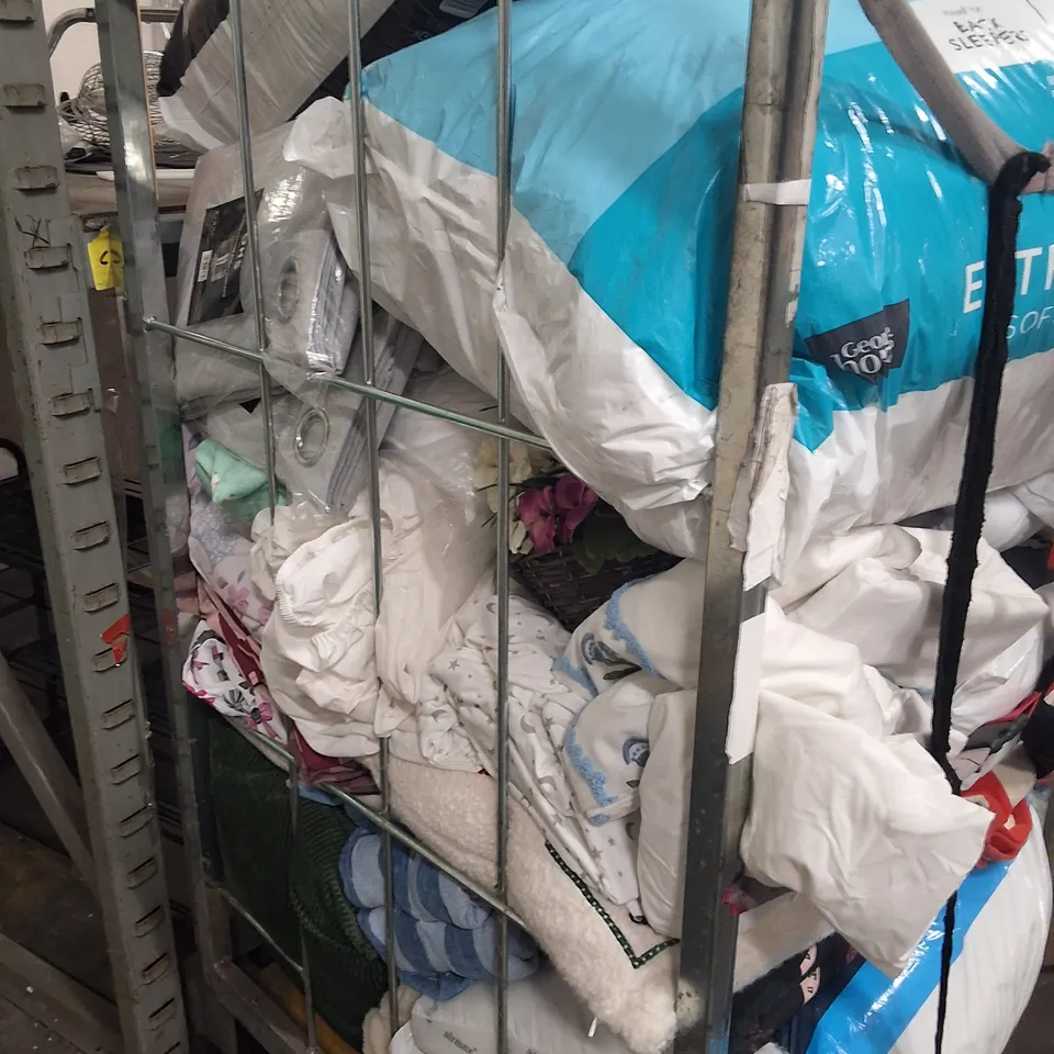 CAGE OF ASSORTED HOUSEHOLD GOODS AND PRODUCTS TO INCLUDE;PILLOWS,BLANKET,CURTAINS,DUVET,CUSHIONS