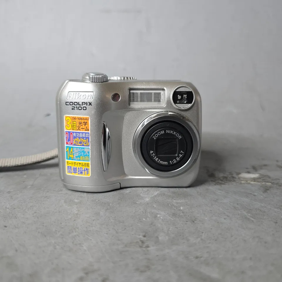 NIKON COOLPIX 2100 CAMERA