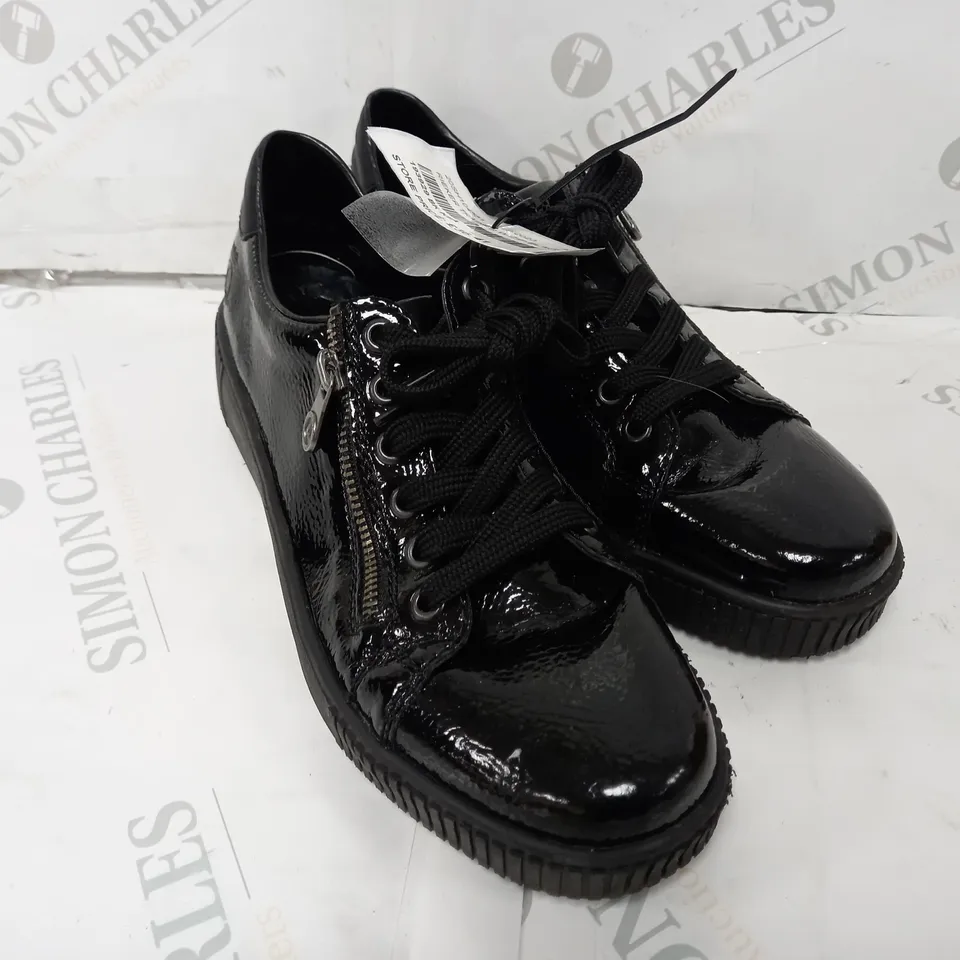BOXED PAIR OF RIEKER TRAINERS WITH ZIP IN BLACK UK SIZE 6.5