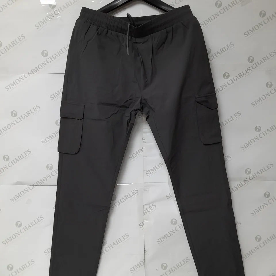 ARNE UTILITY CARGO PANT IN GREY SIZE L