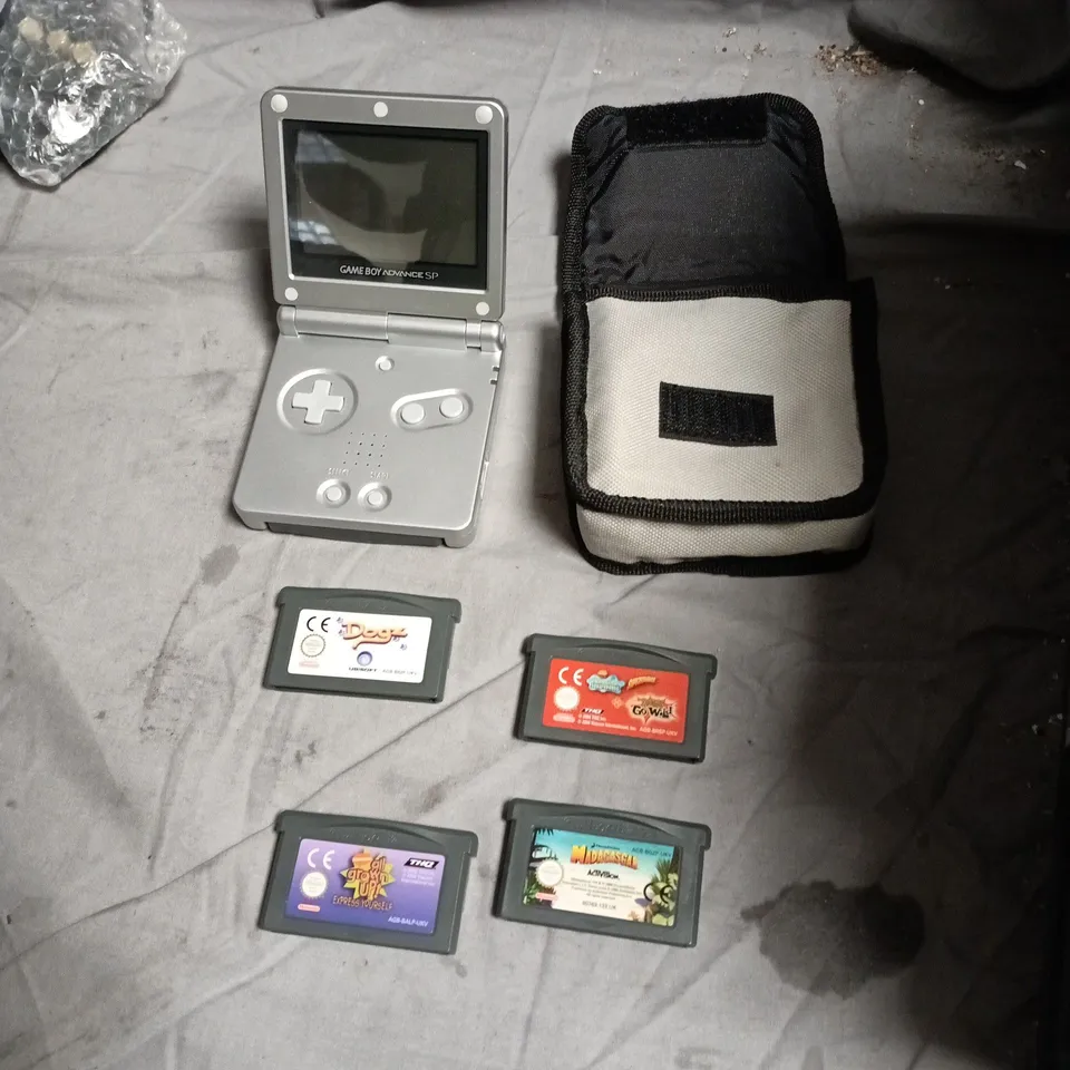 NINTENDO GAME BOY ADVANCE SP (SILVER) WITH 4 CARTRIDGES AND CARRY CASE