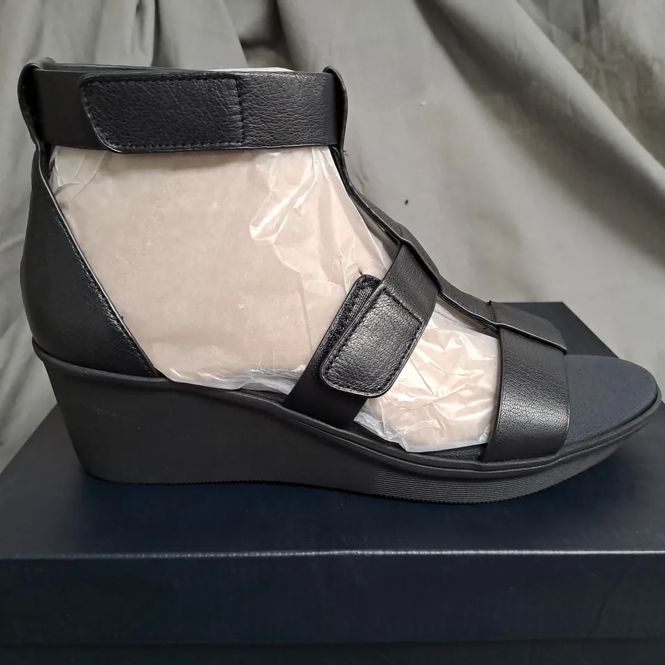 BOXED NATURA LINER HIGH HEEL OPEN TOE SANDALS IN BLACK - UK 7