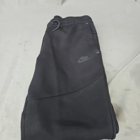 NIKE LOGO TECH PANTS - KIDS - XL