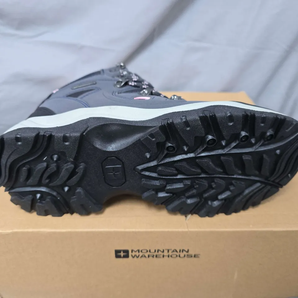 BOXED PAIR OF MOUNTAIN WAREHOUSE ADVENTURER WOMENS WATERPROOF WALKING BOOTS IN GREY - UK 4