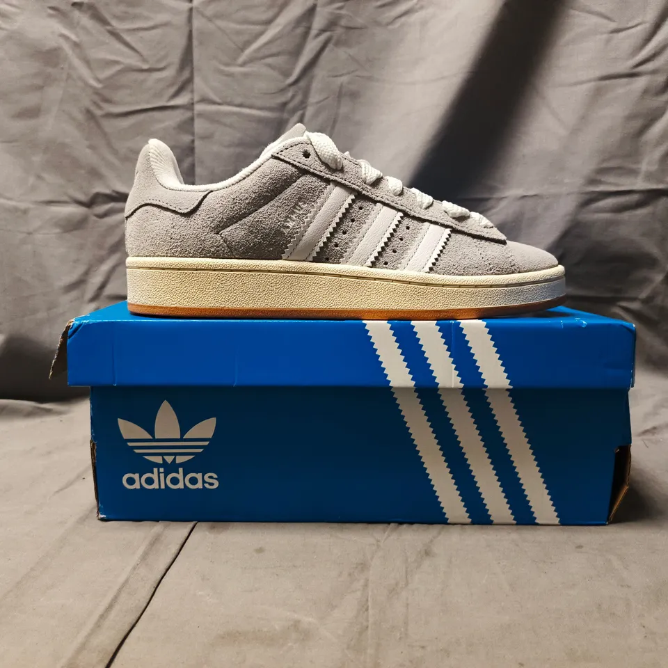 BOXED PAIR OF ADIDAS CAMPUS 00S SHOES IN GREY/WHITE SIZE UK 5.5