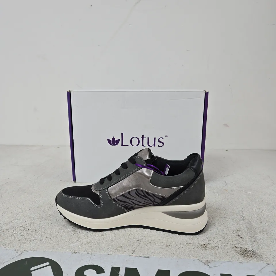 LOTUS SNEAKERS – GREY/BLACK WITH ZEBRA PATTERN, ZIP DETAIL (BOXED) EU 39
