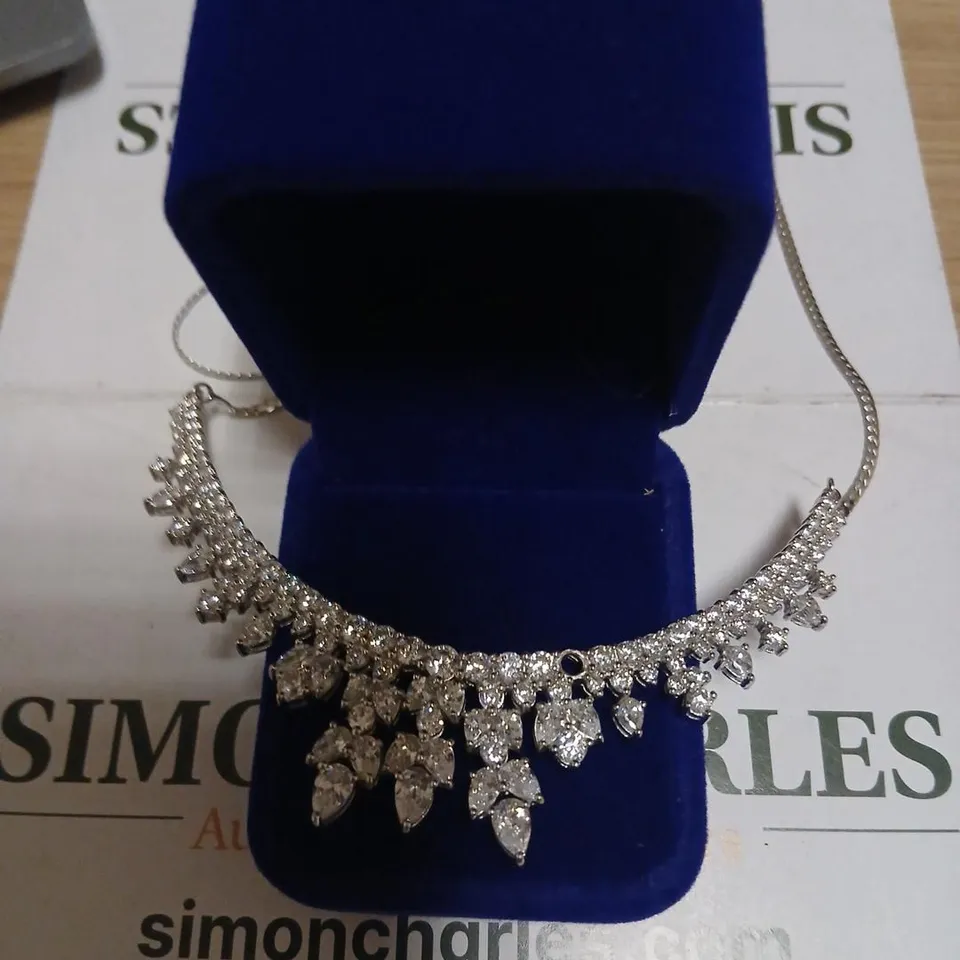 CRYSTAL/DIAMOND-STYLE NECKLACE WITH DROP PENDANTS