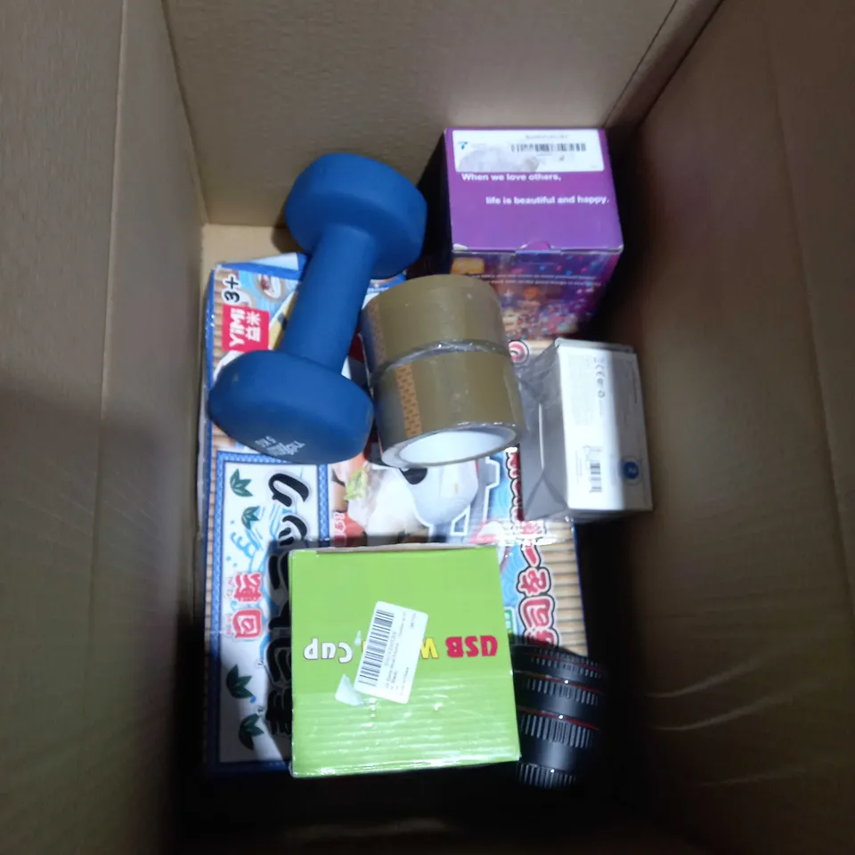 BOX OF APPROXIMATELY 5 ITEMS TO INCLUDE 5KG DUMBBELL, SUSHI TRAIN, CAMERA LENS ETC