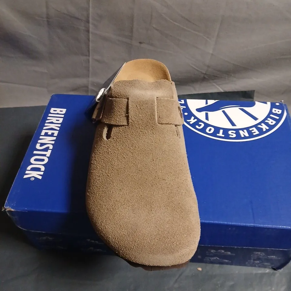 BIRKENSTOCK SUEDE SANDALS – BEIGE, SIZE L8 M6