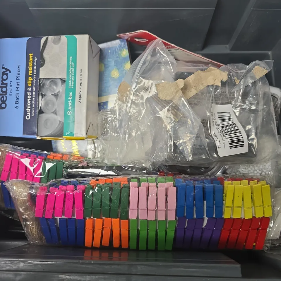 APPROXIMATELY 15 ASSORTED HOUSEHOLD ITEMS TO INCLUDE PVA TAPE, BELDRAY BATH MAT PIECES, MILWAUKEE STARLOCK, ETC