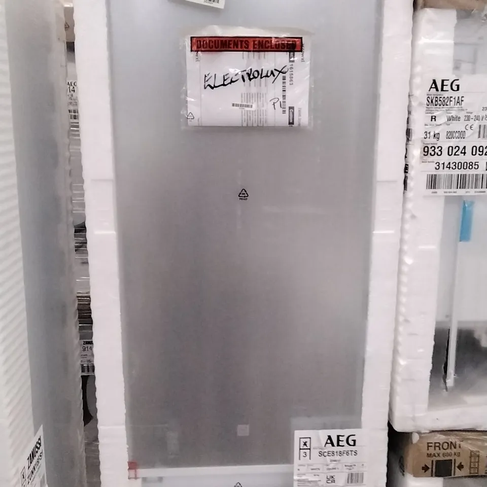 AEG  SCE818F6TS FRIDGE FREEZER RRP £875.00
