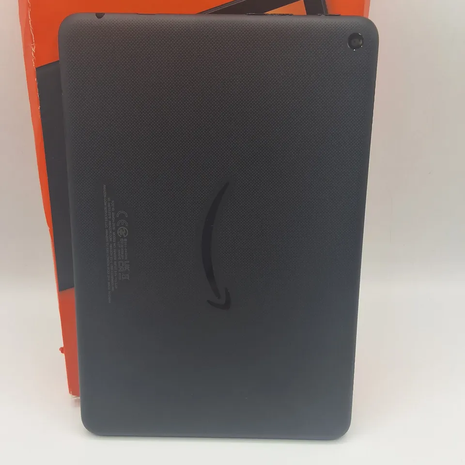 BOXED AMAZON FIRE HD 8 3/32GB IN BLACK 