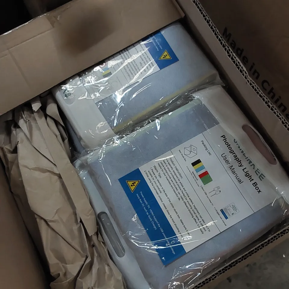BOX OF APPROXIMATELY 30 X SANKINKEE PHOTOGRAPHY LIGHT BOXES 