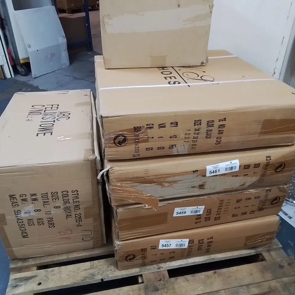 PALLET CONTAINING 18 BOXES OF ASSORTED SHOES IN VARIOUS SIZES TO INCLUDE GUPPY LOVE, SPIDER AND JUST FAB
