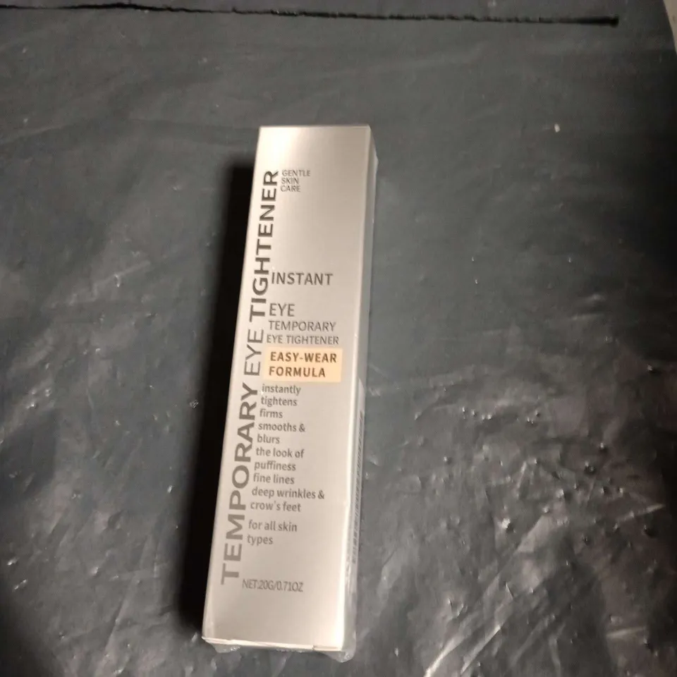 APPROXIMATELY 25 ASSORTED HEALTH & BEAUTY ITEMS INCLUDING ELECTRIC SHAVER HEAD , WATERPROOF EYELINER AND TEMPORARY EYE TIGHTENER 