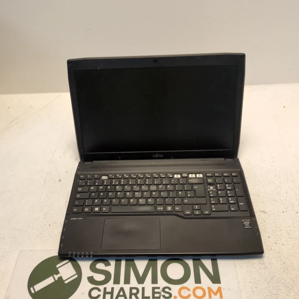 FUJITSU LIFEBOOK A544 LAPTOP – BLACK, UNTESTED, FAULTY (MISSING KEYCAPS)