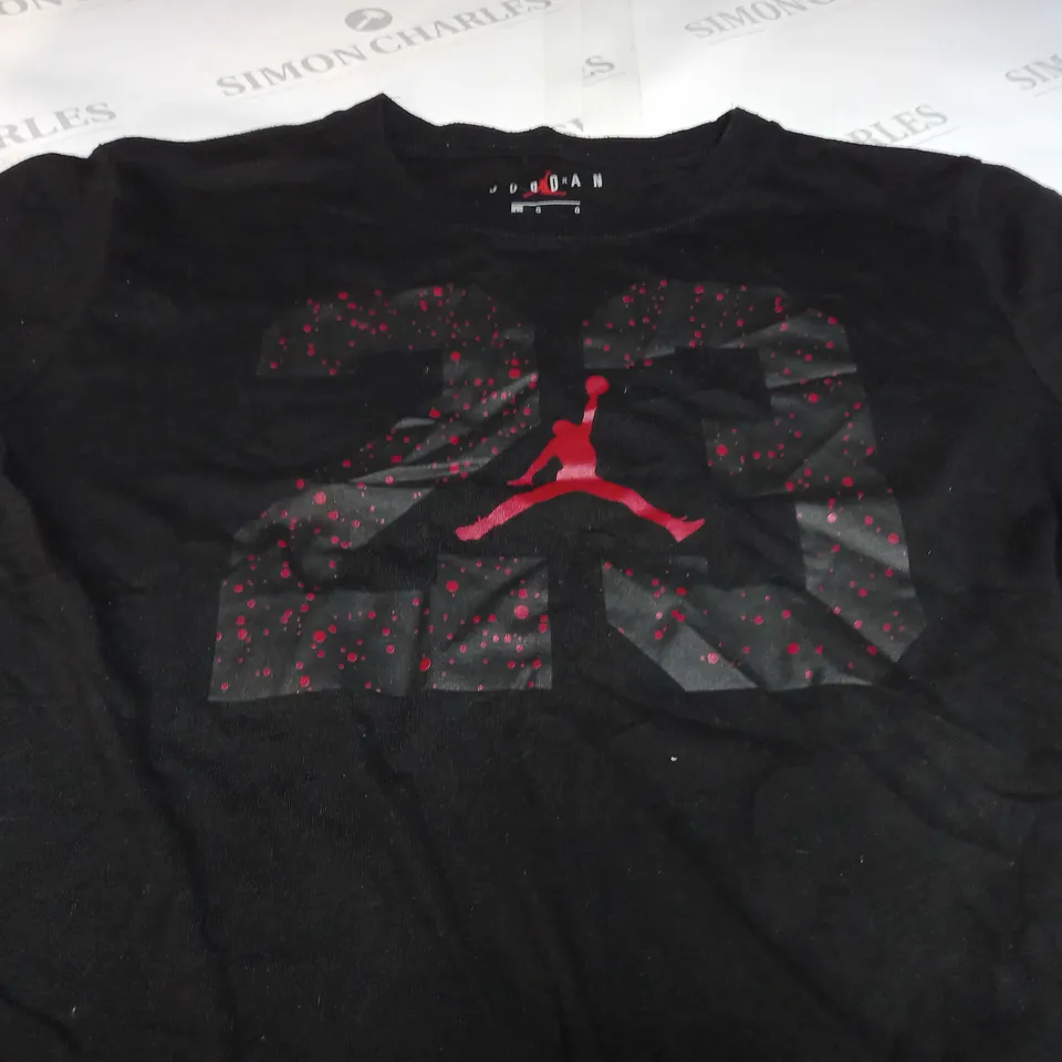 JORDAN '23' PRINTED T-SHIRT IN BLACK - LARGE
