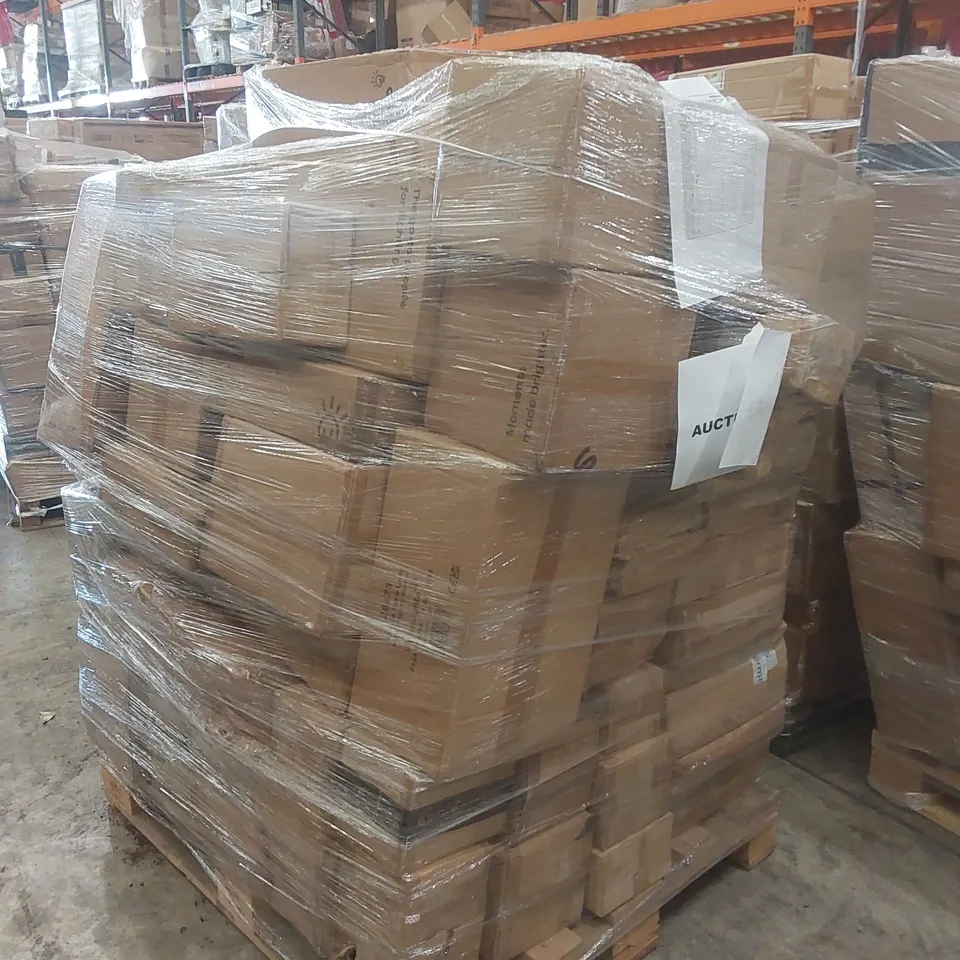 PALLET CONTAINING A VERY LARGE QUANTITY OF ASSORTED DESIGNER LIGHTING PRODUCTS