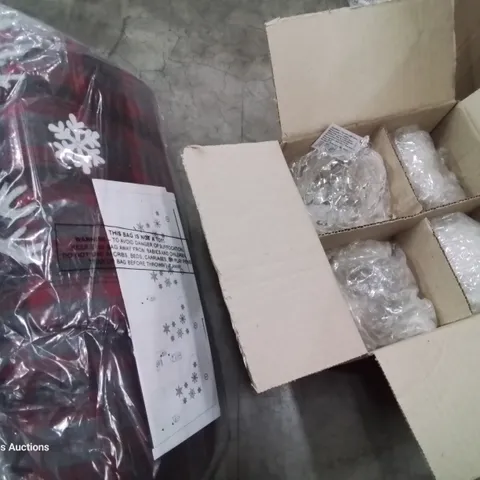 BOX OF CHRISTMAS DECORATIONS, FREE STANDING STOCKING & 4 BOXES OF 4 CLEAR GLASS BAUBLES