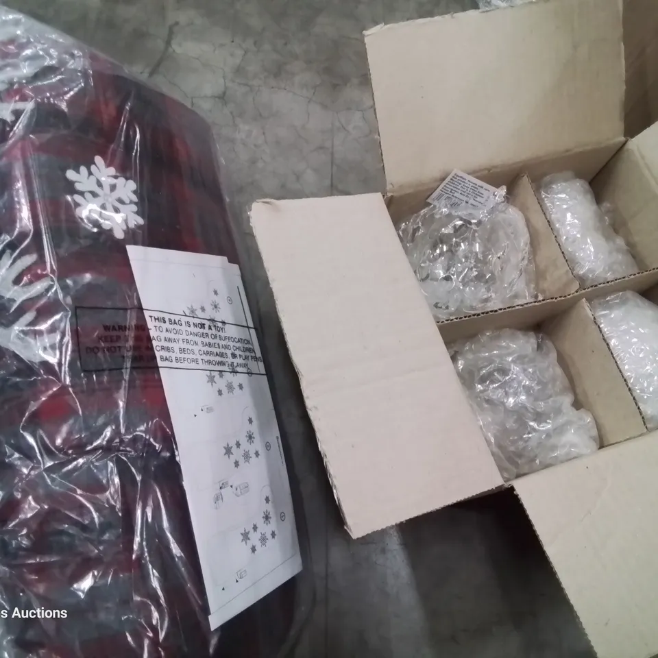 BOX OF CHRISTMAS DECORATIONS, FREE STANDING STOCKING & 4 BOXES OF 4 CLEAR GLASS BAUBLES