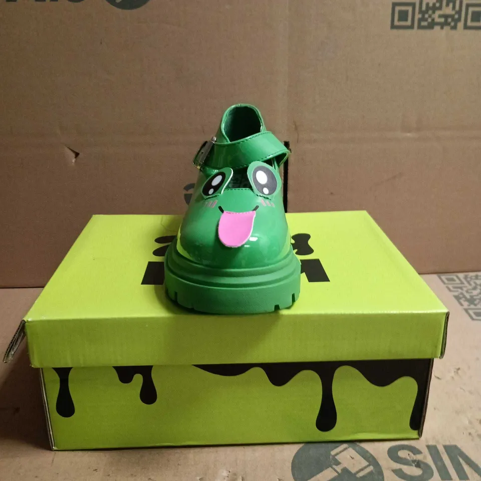 KOI KIDZ LIL TIRA CHEEKY FROG MARY JANE SHOES GREEN SIZE 1
