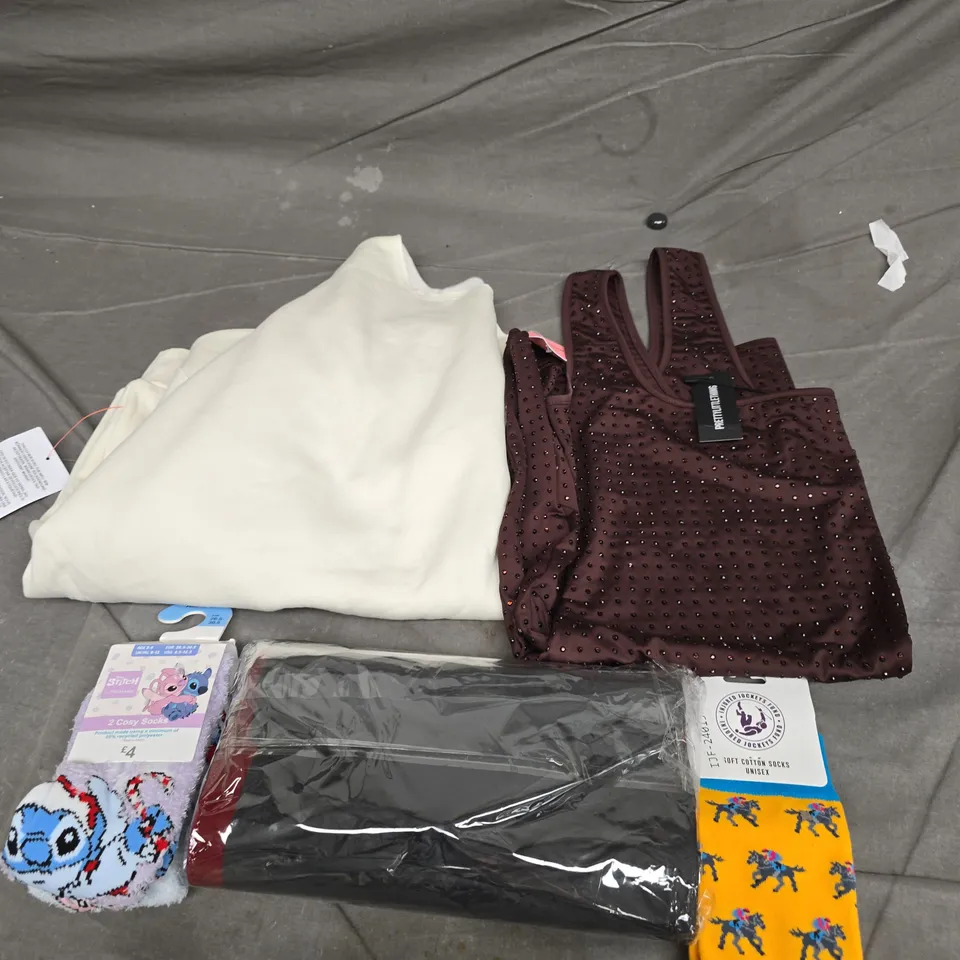 APPROXIMATELY 20 ASSORTED CLOTHING PRODUCTS IN VARIOUS STYLES & SIZES TO INCLUDE JUMPERS, T-SHIRTS, DRESSES ETC