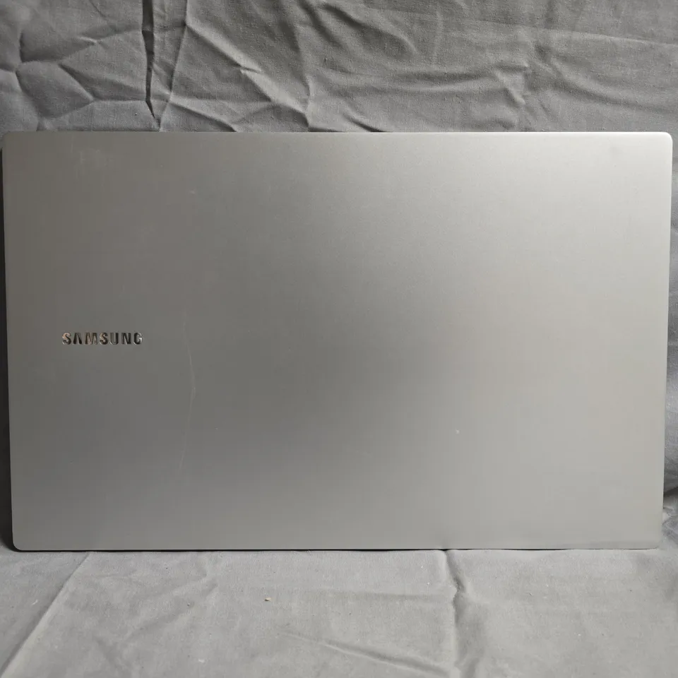 SAMSUNG NP950XDB NOTEBOOK LAPTOP – SILVER